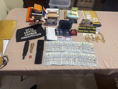 Parte de la evidencia hallada por los agentes del Departamento de Crimen Organizado en los allanamientos durante el Operativo Aurelia.