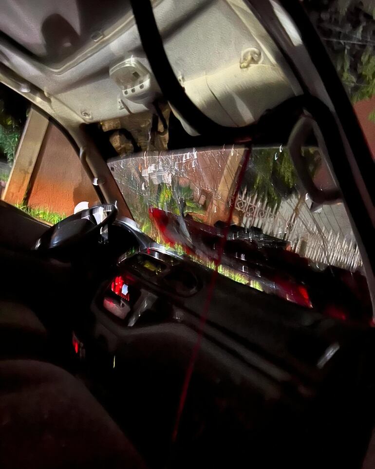 Joven destroza ambulancia de bomberos que intentaron auxiliarlo