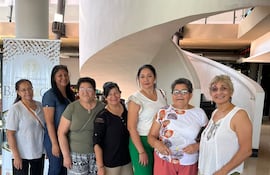 Las representantes de los comedores populares en el Congreso.