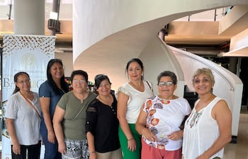 Las representantes de los comedores populares en el Congreso.