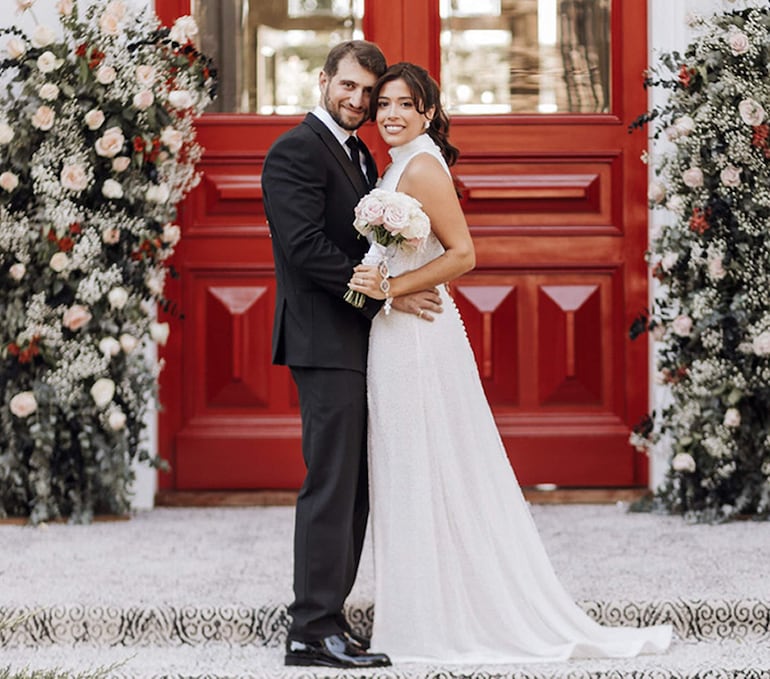 Alejandro y Bianca en una producción de revista.