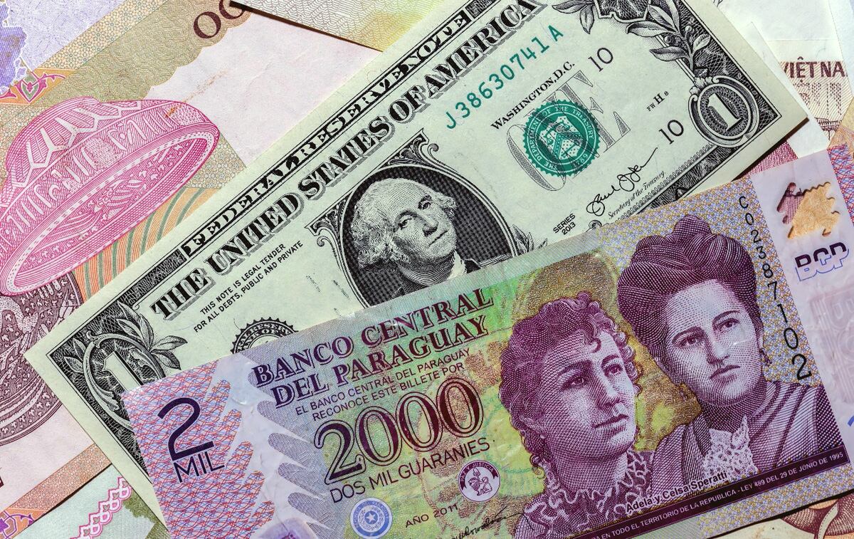 Dólar por debajo de G. 6.000 en el arranque de la semana
