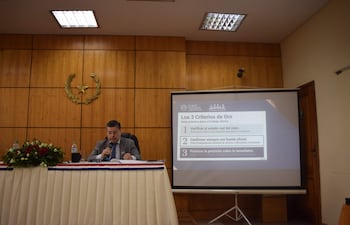 El director de Comunicación de la Corte Suprema de Justicia, Luis Giménez Sandoval, expone los criterios de oro en la información judicial.