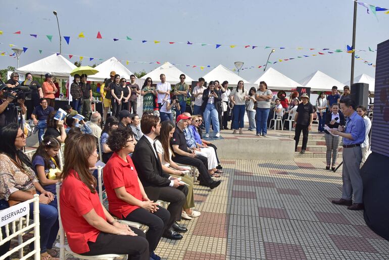 El embajador de Corea brindó unas palabras de bienvenida.
