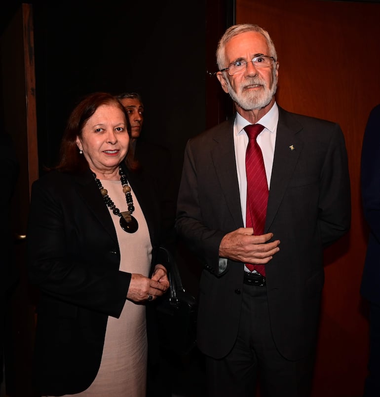 María Antonia Masana, embajadora de Perú y José Antonio Marcondes, embajador de Brasil.