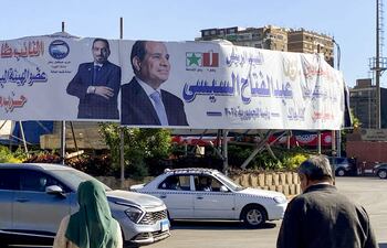 Miles de carteles con la cara del presidente egipcio, Abdelfatah al Sisi, inundan las calles de El Cairo.