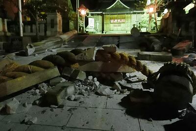 Kanazawa (Japan), 31/12/2023.- Vista de los daños en el santuario de Onohiyoshi tras un fuerte terremoto en Kanazawa, en el centro de Japón, el 1 de enero de 2024. Un fuerte terremoto sacudió una amplia zona de la costa del mar de Japón, registrando una intensidad máxima de 7 en la escala sísmica japonesa en la península de Noto y activando una importante alerta de tsunami en la prefectura de Ishikawa. Además del hundimiento de carreteras y los incendios, las casas se han derrumbado y se ha cortado el agua. (Terremoto/sismo, Japón) EFE/EPA/JIJI PRESS JAPAN OUT SOLO PARA USO EDITORIAL/