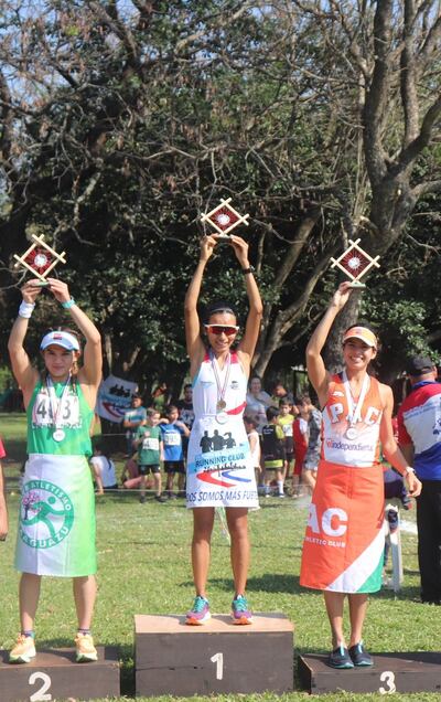 De izq. a der. Eva Ortiz, María Fátima Vázquez y Fátima María Villar, las reinas del Cross Country.