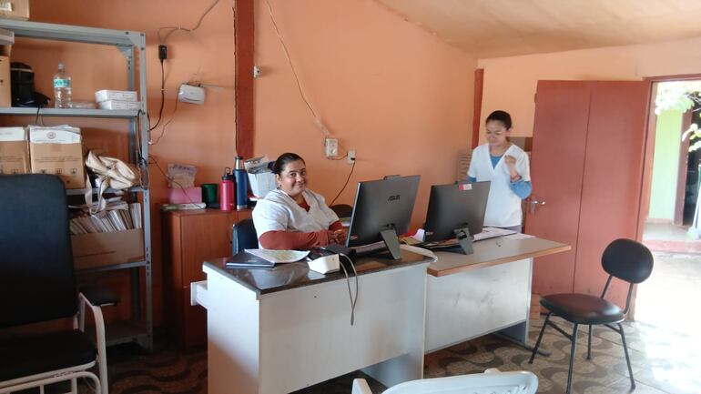 Pobladores que dependen de la solidaridad para sostener la atención sanitaria.