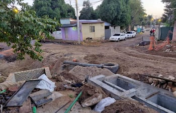 Las obras de desagüe pluvial en el barrio San Pablo de Asunción se encuentran en estado de abandono.