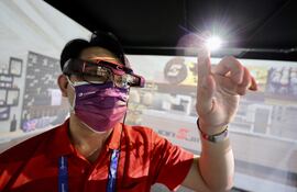 El primer semiconductor funcional fabricado a partir de grafeno ha sido creado por un equipo de investigadores estadounidenses y chinos, una tecnología que podría permitir crear dispositivos más pequeños y rápidos, así como tener aplicaciones en computación cuántica.