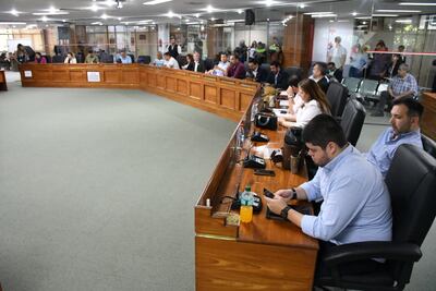 Plenario de la Junta Municipal de Asunción, que este miércoles aprobó la rescisión unilateral del contrato con la responsable de la plaza Naciones Unidas.