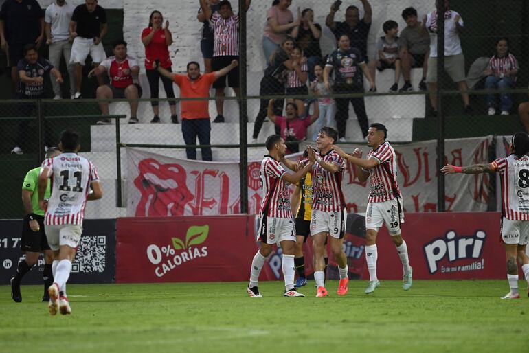 San Lorenzo llegó al empate pero no pudo con la presión aborigen.