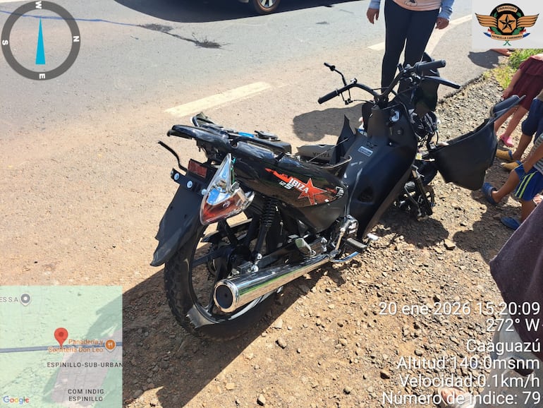 La motocicleta en la que viajaba el señor de 60 años y el niño de 7 años.