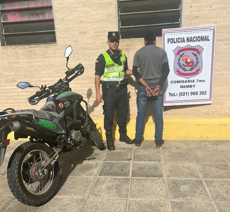 Roba moto a un policía en el Jardín Botánico y cae en Ñemby tras intensa persecución