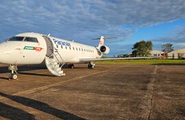 Avión de Paranair cuando aterrizó el Pedro Juan Caballero al desviar Asunción por la tormenta.