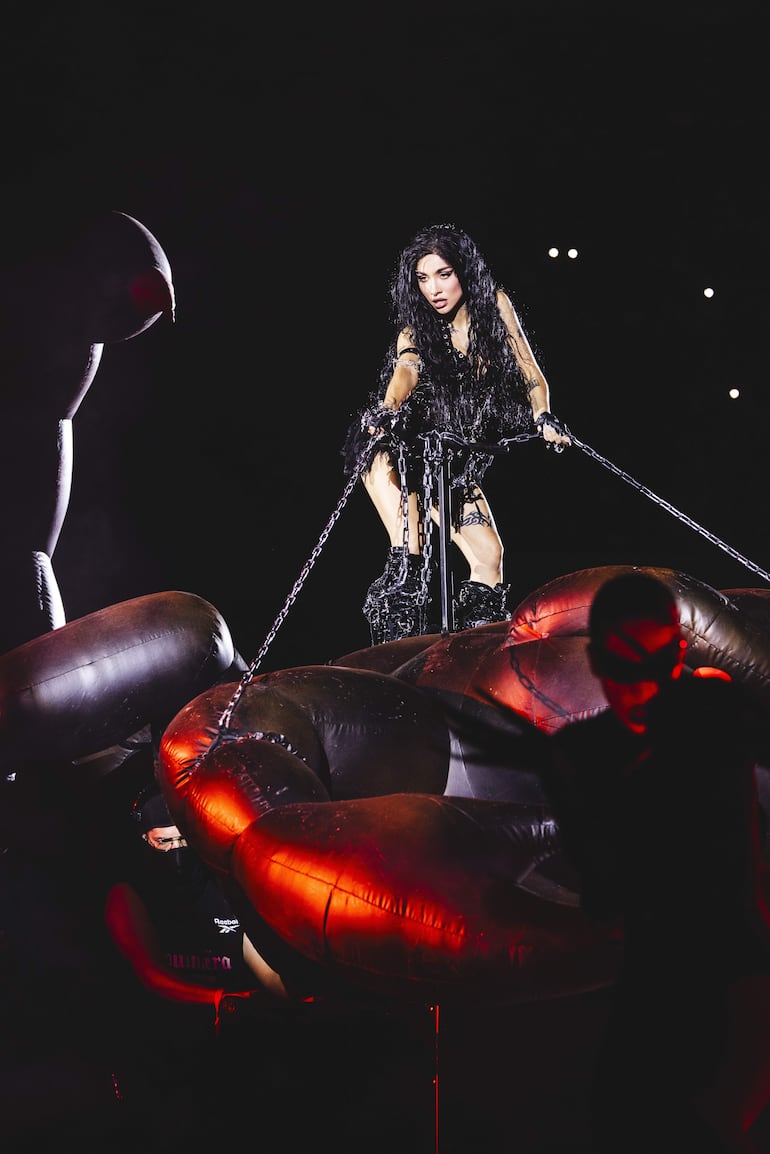 María Becerra como Jojo, su alter ego mas sensual, durante el concierto que ofreció anoche en el estadio Monumental de River Plate.