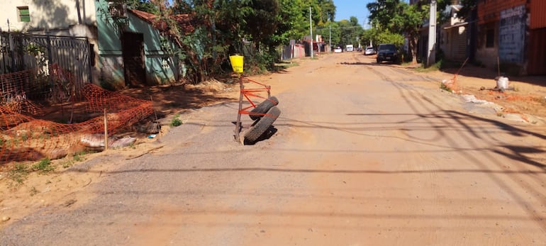 Precaria señalización de pozos sobre Epifanio Mendez Fleitas, San Pablo, Asunción.