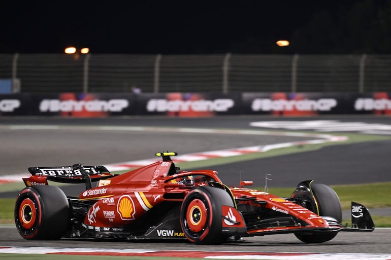 Carlos Sainz (Ferrari) subió ayer al tercer lugar del podio.