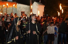 Invitan a vivir la Semana Santa en distritos de Paraguarí. Preparan la representación del Vía Crucis.