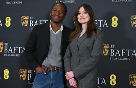 Los actores británicos David Jonsson y Aimee Lou Wood fueron los encargados de anunciar las nominaciones para la 79 edición de los BAFTA, que se entregarán el 22 de febrero.