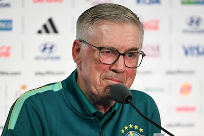 El director técnico italiano de Brasil, Carlo Ancelotti, gesticula durante una conferencia de prensa en el New York/New Jersey Stadium en East Rutherford, en la víspera del partido de fútbol de la Copa Mundial 2026 entre Brasil y Marruecos.