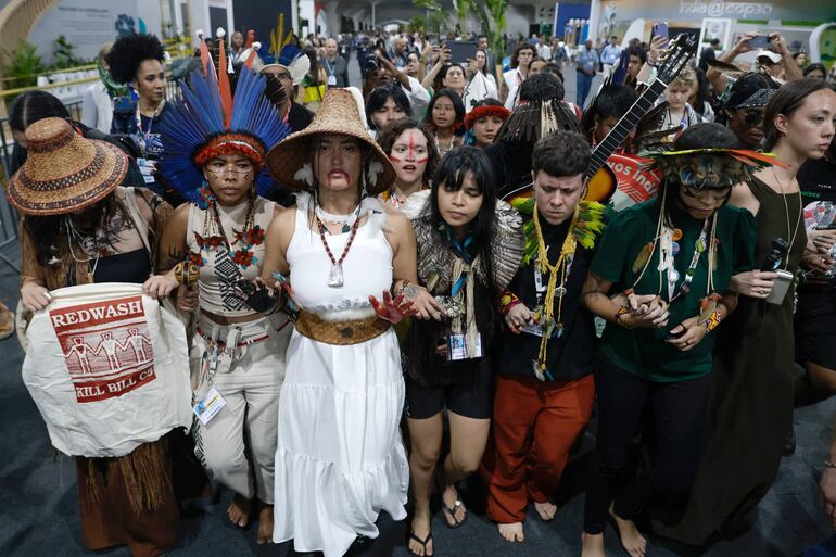 Indígenas de diversas etnias y nacionalidades se manifestaron para exigir la demarcación de tierras, el castigo por los crímenes contra los pueblos originarios y el respeto a sus derechos.