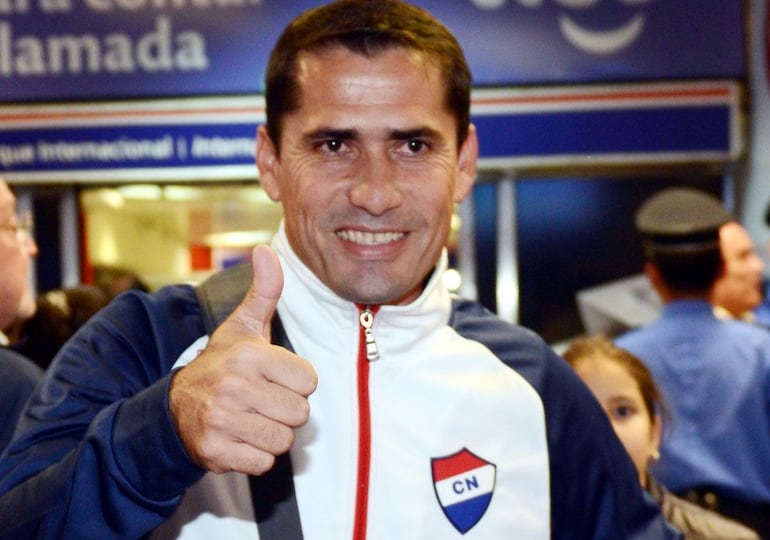 Gustavo Morínigo logró su primer título de entrenador con Nacional, en el Torneo Apertura 2013.