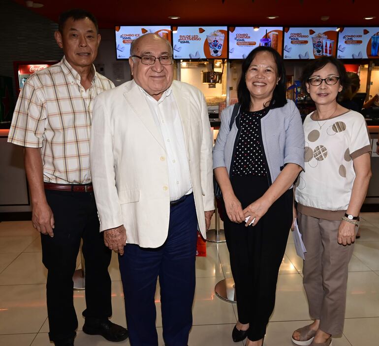 Jimmy Chu, Víctor Jacinto Flecha, Cecilia Su y Cristina Lee.