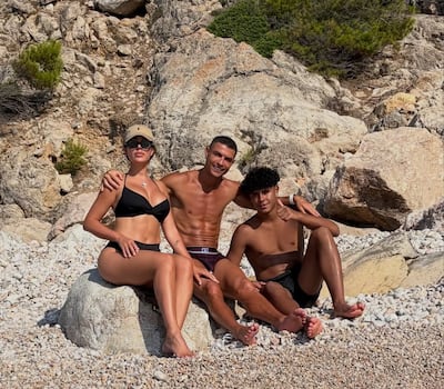 Cristiano Ronaldo y Georgina Rodríguez con Cristiano Junior disfrutando de un día de sol en Mallorca.