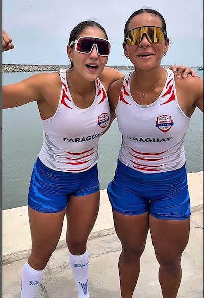 Las remeras paraguayas Fiorela Rodríguez de Mello y Agustina Magalí Palacios conquistaron la primera medalla para nuestro país en el remo.
