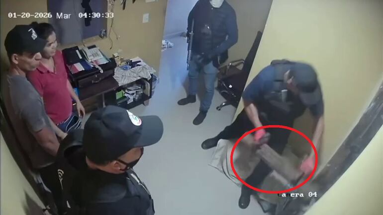 Los delincuentes tenían hasta un ariete para forzar una de las puertas del interior del motel.