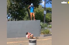 Pelea e la vía pública, en Luque.