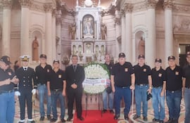 Unión de Cimeforistas Reservistas entregando una ofrenda floral en recordación de los héroes del Chaco.