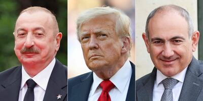 El presidente de Azerbaiyán, Ilham Aliyev (I); el presidente de Estados Unidos, Donald Trump (C); y el primer ministro de Armenia, Nikol Pashinyan (D).