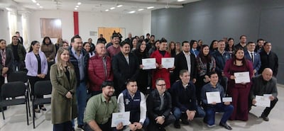 El intendente de Pilar, Fernando Ramírez (ANR); el gobernador de Ñeembucú, Víctor Hugo Fornerón (ANR); el ministro de Industria y Comercio, Marcos Riquelme; el decano de la Facultad de Ciencias Contables y Administrativas de la Universidad Nacional de Pilar (UNP) y diputado nacional, Diosnel Aguilera; autoridades universitarias y emprendedores.