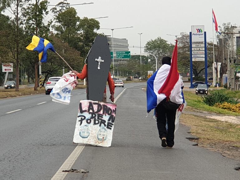 Autoridades ya manejan posibilidad de habilitar otras rutas para vuelos controlados