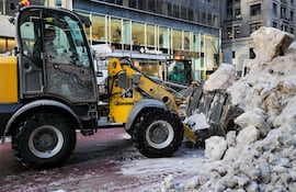 Imagen ilustrativa: nieve se acumula en una vereda de la ciudad de Nueva York.