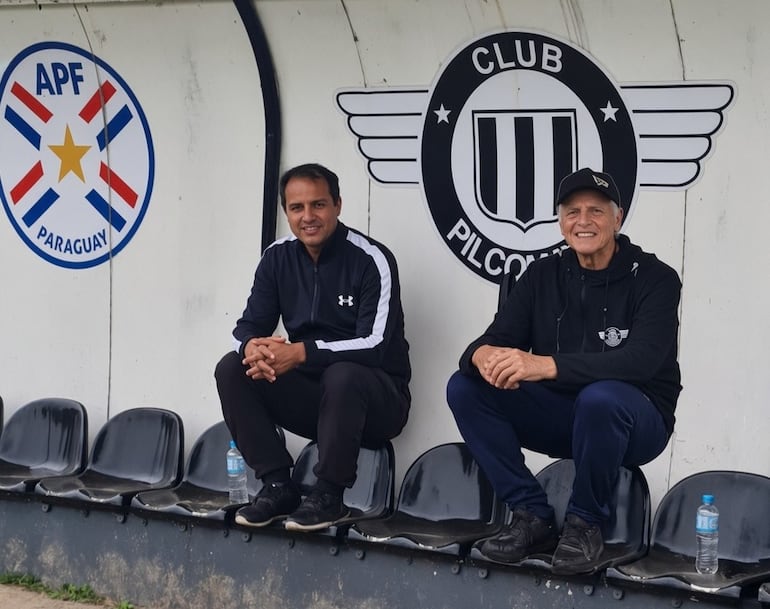 Padre e hijo. Jorge Daniel Ferreira (derecha) y Daniel Ferreira Caballero, exfutbolistas profesionales, unidos por la causa del Pilcomayo de Mariano Roque Alonso, de gran campaña en la Primera División C.