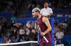 El español Carlos Alcaraz avanzó a su novena semifinal.