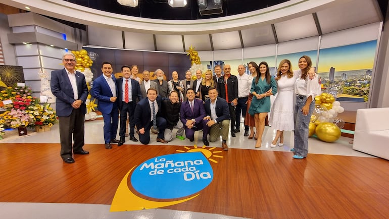 Figuras históricas y actuales de la televisión durante la celebración del 60 aniversario.