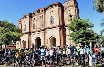 El recorrido de las Siete Iglesias en bici ya se constituye como una tradición en Asunción.