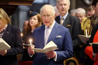 El rey Carlos III de Gran Bretaña en el servicio de Adviento en la Abadía de Westminster en el centro de Londres. (Chris Jackson / POOL / AFP)