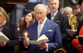 El rey Carlos III de Gran Bretaña en el servicio de Adviento en la Abadía de Westminster en el centro de Londres. (Chris Jackson / POOL / AFP)