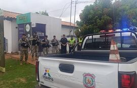 Despliegan operativo preventivo ante alerta por posible atraco a entidad bancaria en el sur.