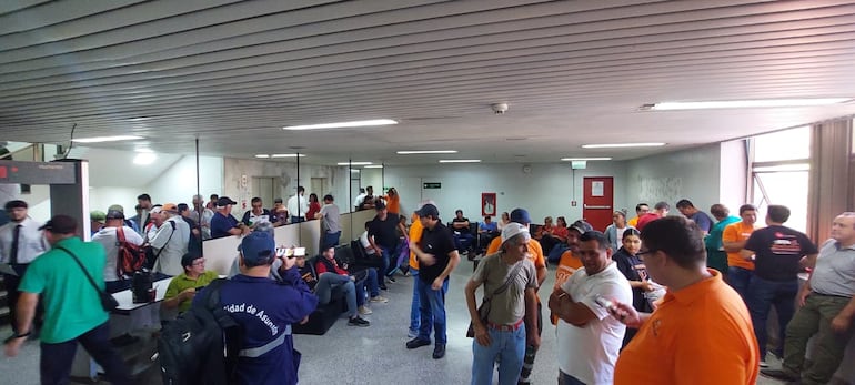 Manifestación de Sinoema frente a la oficina del intendente, Luis Bello (ANR-HC).