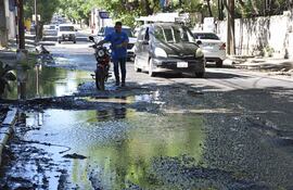 Esquina de la avenida General Santos y San Antonio, donde Óscar "Nenecho" Rodríguez (ANR-HC) prometió construir un desagüe pluvial.