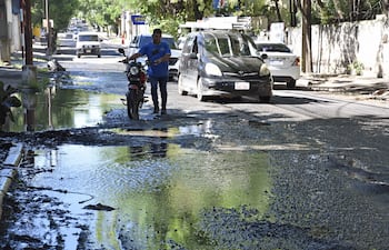 Esquina de la avenida General Santos y San Antonio, donde Óscar "Nenecho" Rodríguez (ANR-HC) prometió construir un desagüe pluvial.