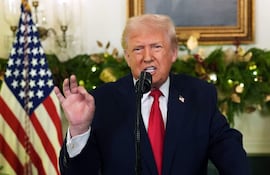 El presidente de Estados Unidos, Donald Trump, se dirige a la nación desde la Sala de Recepciones Diplomáticas de la Casa Blanca en Washington, D.C.