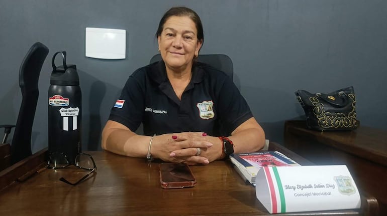 La concejal Mary Soilán Díaz (ANR), única reelecta de la Junta Municipal, fue exhortada a luchar para que los concejales salientes puedan cobrar sus haberes.